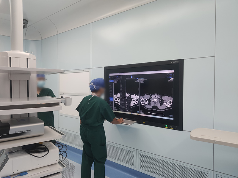 digital operating room with Integrated display and control
